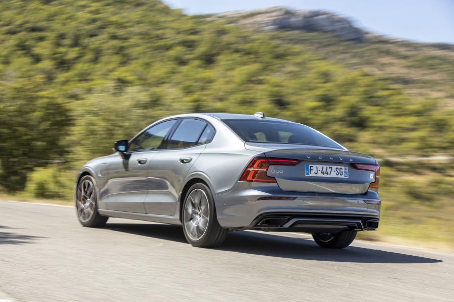  Volvo S60 T8 Polestar Engineered 2018 года  (WW) (фото 25 из 51)